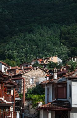 arka planda dağları nın kırsal konutlarında