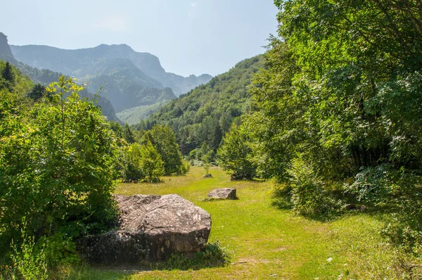 Glade Mountains Large Stones — Stock Photo, Image