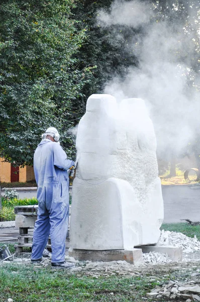 Pryluky Ukrayna 2018 Heykel Sempozyumu Anıtlar Oluşturulması Heykeltraşlar Heykeller Oluşturma — Stok fotoğraf