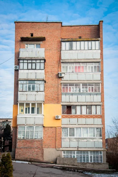 Uma Casa Tijolos Cinco Andares Típica Europa Oriental Pós Soviética — Fotografia de Stock
