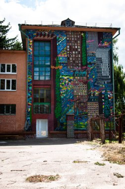 Chernihiv / Ukrayna - 06 / 20 / 2020: Evin duvarına grafiti
