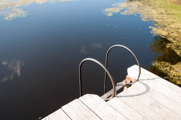 Kleine Houten Pier Bij Rivier Kwaliteitsbeeld Voor Project — Stockfoto