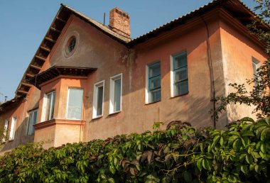 Binanın ön cephesi, 20. yüzyılın ortalarında Avrupa 'da inşa edilmiş. Projeniz için kalite kalıbı