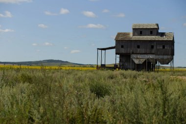 Bashkortostan granary, boşta ve Bashkiria çiftlik tesislerinde çalışmıyor