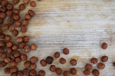 Fındık ceviz ağacının arka planda dağınık. Kopya alanı.