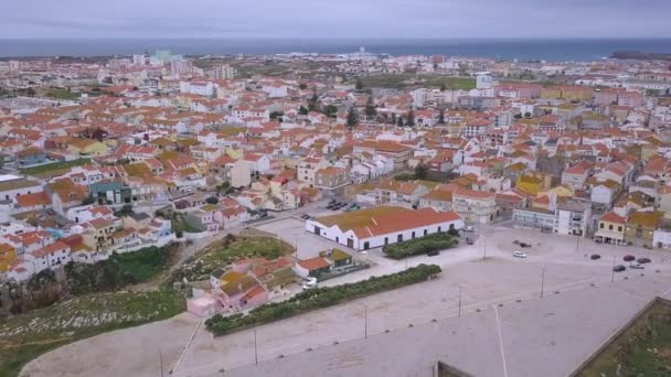 Peniche Portekiz Kasabaya Bakan Güzel Bir Manzaranın Havadan Görüntüleri Hareket — Stok video