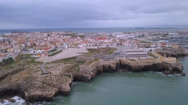 Vista Aérea Costa Peniche Forte Com Altas Falésias Rochosas Portugal — Vídeo de Stock