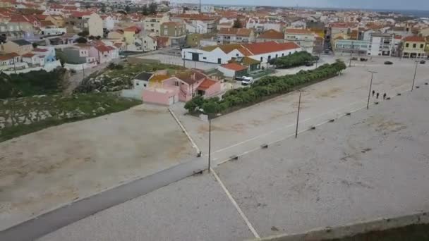 Filmagem Aérea Uma Bela Vista Sobre Ruas Casas Cidade Peniche — Vídeo de Stock