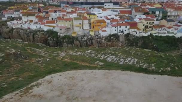 Повітряні Кадри Красивого Виду Видом Вулиці Будинки Міста Пеніші Португалія — стокове відео