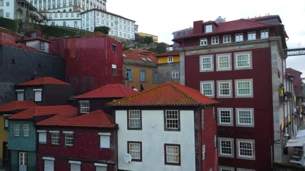 Drohnenblick Auf Rote Dächer Häuser Und Straßen Des Alten Portozentrums — Stockvideo