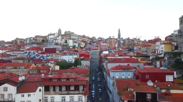 Eski Porto Merkezinin Kırmızı Çatıları Evleri Sokaklarına Havadan Insansız Hava — Stok video