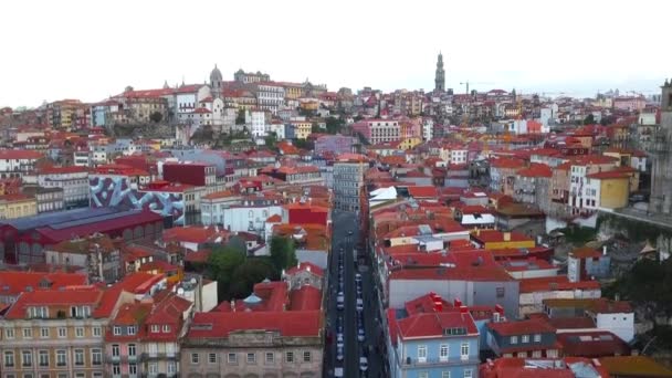 Eski Porto Merkezinin Kırmızı Çatıları Evleri Sokaklarına Havadan Insansız Hava — Stok video