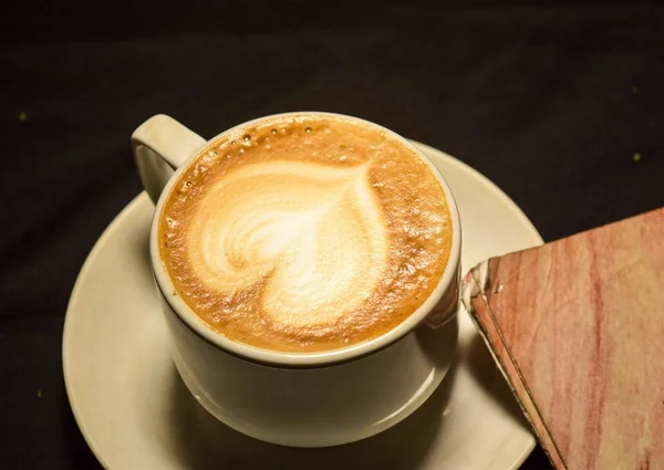 Amor Café Uma Xícara Arte Latte Com Padrão Coração Uma — Fotografia de Stock