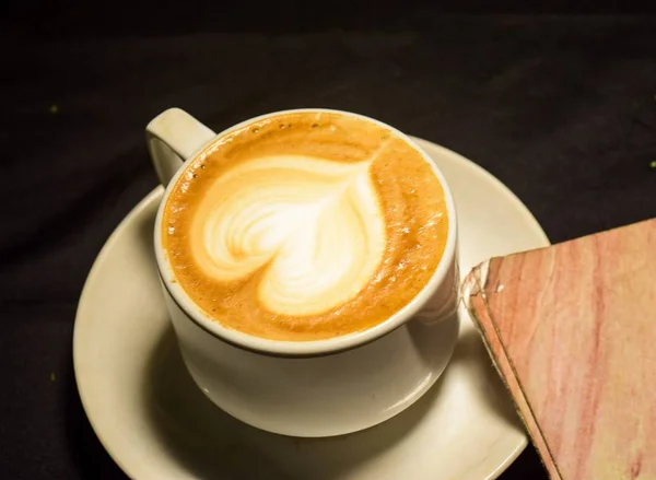 Love Coffee Eine Tasse Latte Art Mit Herzmuster Einem Weißen — Stockfoto