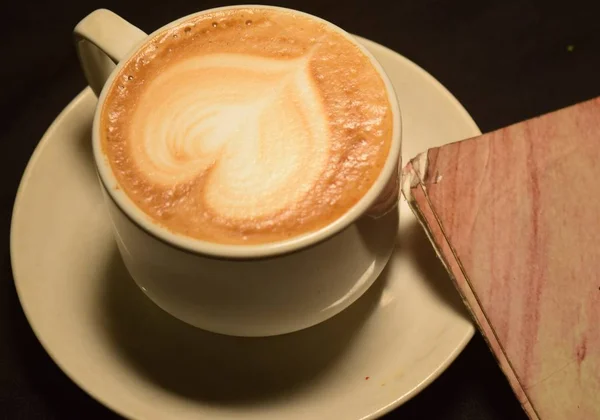 Café Del Amor Una Taza Arte Del Latte Con Patrón — Foto de Stock