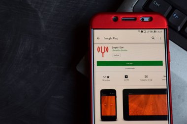 Bekasi, West Java, Endonezya. 18 Kasım 2018: Süper kulak dev app akıllı telefon ekranında. Süper kulak kurtuluş Studios tarafından geliştirilen bir freeware web tarayıcıdır