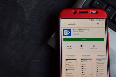 Bekasi, West Java, Endonezya. 18 Kasım 2018: Microsoft Sharepoint dev app akıllı telefon ekranında. Microsoft Sharepoint Microsoft Corporation tarafından geliştirilen bir freeware web tarayıcıdır