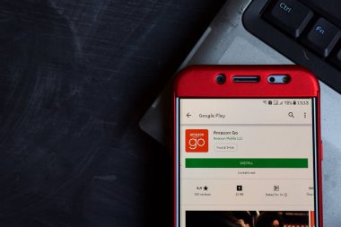 Bekasi, West Java, Endonezya. 18 Kasım 2018: Amazon gitmek app dev Smartphone ekranında. Amazon Amazon Mobile Llc tarafından geliştirilen ücretsiz web tarayıcısı gidiyor