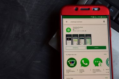Bekasi, West Java, Endonezya. 18 Kasım 2018: Whatsapp iş dev app akıllı telefon ekranında. WhatsApp ilgilendirir Whatsapp Inc tarafından geliştirilen ücretsiz web tarayıcısı