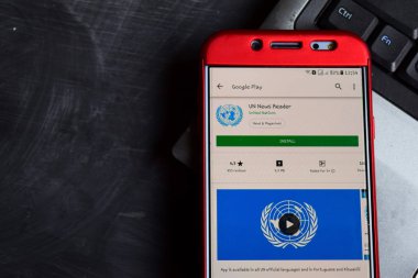 Bekasi, West Java, Endonezya. 18 Kasım 2018: BM Haber okuyucu dev app akıllı telefon ekranında. Birleşmiş Milletler tarafından geliştirilen ücretsiz web tarayıcısı BM Haber okuyucu olduğunu
