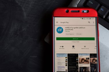Bekasi, West Java, Endonezya. 18 Kasım 2018: Reddit eğlenceli Altın Platin (gayri resmi) dev app Smartphone ekranda olduğunu. Reddit Rt Talklittle tarafından geliştirilen bir freeware web tarayıcıdır