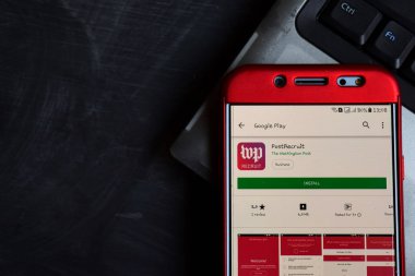 Bekasi, West Java, Endonezya. 18 Kasım 2018: Postrecruit dev app akıllı telefon ekranında. Postrecruit The Washington Post tarafından geliştirilen bir freeware web tarayıcıdır