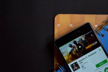 Bekasi, West Java, Endonezya. Desember 2, 2018: Maskgun - Multiplayer Fps dev app akıllı telefon ekranında. Maskgun - Multiplayer Fps Haziran tarafından geliştirilen ücretsiz web tarayıcısı olan oyun