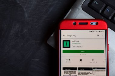 Bekasi, West Java, Endonezya. 23 Aralık 2018: Huffpost dev app akıllı telefon ekranında. HuffPost Huffington Post tarafından geliştirilen bir freeware web tarayıcıdır