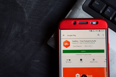 Bekasi, West Java, Endonezya. 23 Aralık 2018: Castbox - ücretsiz Podcast ve ses dev app akıllı telefon ekranında. Castbox tarafından Castbox, Fm - Radyo ve Podcast & Audiobook geliştirilen bir freeware web tarayıcıdır