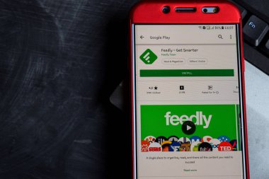 Bekasi, West Java, Endonezya. 23 Aralık 2018: Feedly - Smartphone ekranda zeki dev app olsun. Feedly - Get akıllı Feedly ekibi tarafından geliştirilen bir freeware web tarayıcıdır
