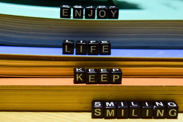 Genießen Sie Das Leben Weiter Lächeln Auf Holzklötzen Geschrieben Bildung — Stockfoto