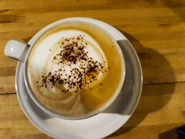 Uma Xícara Arte Latte Com Padrão Copo Branco — Fotografia de Stock
