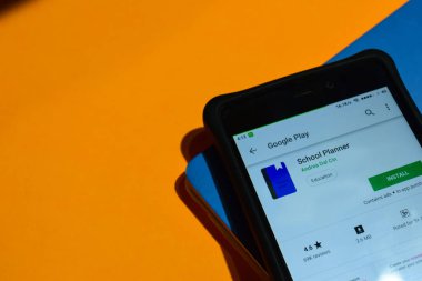 Bekasi, West Java, Endonezya. 9 Ocak 2019: Okul planlayıcısı dev app akıllı telefon ekranında. Okul plancı Andrea Dal Cin tarafından geliştirilen ücretsiz web tarayıcısı