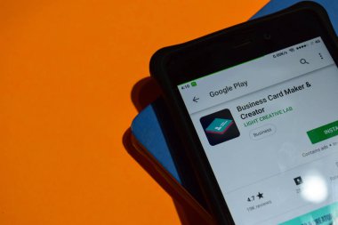 Bekasi, West Java, Endonezya. 9 Ocak 2019: kartvizit yapıcı ve yaratıcı dev app akıllı telefon ekranında. Kartvizit yapıcı ve yaratıcı ışık yaratıcı Lab tarafından geliştirilen bir freeware web tarayıcıdır