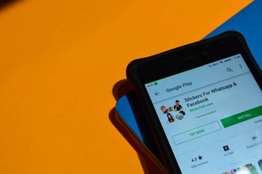 Bekasi, West Java, Endonezya. 9 Ocak 2019: Çıkartmalar Whatsapp için Facebook ve dev app akıllı telefon ekranında. Çıkartmalar Whatsapp için Facebook ve Stickotext.com tarafından geliştirilen bir freeware web tarayıcıdır