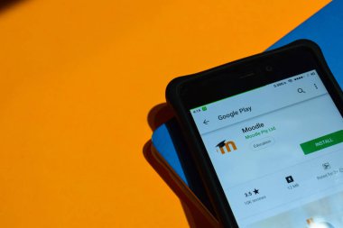 Bekasi, West Java, Endonezya. 9 Ocak 2019: Moodle dev app akıllı telefon ekranında. Moodle Moodle Pty Ltd tarafından geliştirilen bir freeware web tarayıcıdır