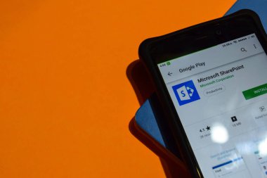 Bekasi, West Java, Endonezya. 9 Ocak 2019: Microsoft Sharepoint dev app akıllı telefon ekranında. Microsoft Sharepoint Microsoft Corporation tarafından geliştirilen bir freeware web tarayıcıdır