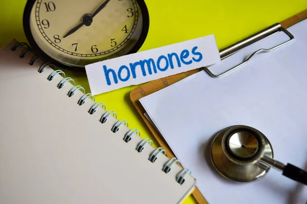 Hormonas Concepto Salud Inspiración Sobre Fondo Amarillo —  Fotos de Stock
