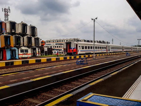 Unidentifed Personer Över Byggandet Järnvägsstation Purwakarta Västra Java Indonesien Februari — Stockfoto