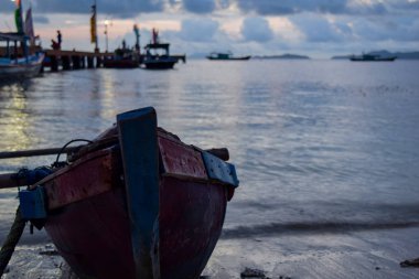 pahawang Island yakınındaki geleneksel balıkçılık ahşap tekne. Bandar Lampung. Endonezya. Kavram seyahat. Mart 2019 Lampung, Endonezya upload.
