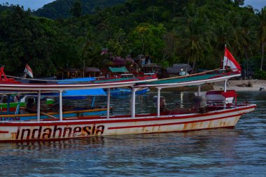 pahawang Island yakınındaki geleneksel balıkçılık ahşap tekne. Bandar Lampung. Endonezya. Kavram seyahat. Mart 2019 Lampung, Endonezya upload.
