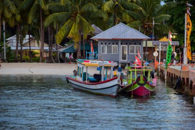 pahawang Island yakınındaki geleneksel balıkçılık ahşap tekne. Bandar Lampung. Endonezya. Kavram seyahat. Mart 2019 Lampung, Endonezya upload.