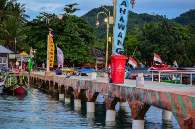 pahawang Island yakınındaki geleneksel balıkçılık ahşap tekne. Bandar Lampung. Endonezya. Kavram seyahat. Mart 2019 Lampung, Endonezya upload.