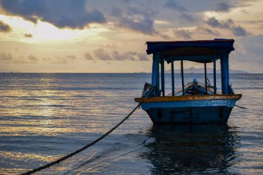 pahawang Island yakınındaki geleneksel balıkçılık ahşap tekne. Bandar Lampung. Endonezya. Kavram seyahat. Mart 2019 Lampung, Endonezya upload.