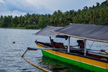 pahawang Island yakınındaki geleneksel balıkçılık ahşap tekne. Bandar Lampung. Endonezya. Kavram seyahat. Mart 2019 Lampung, Endonezya upload.