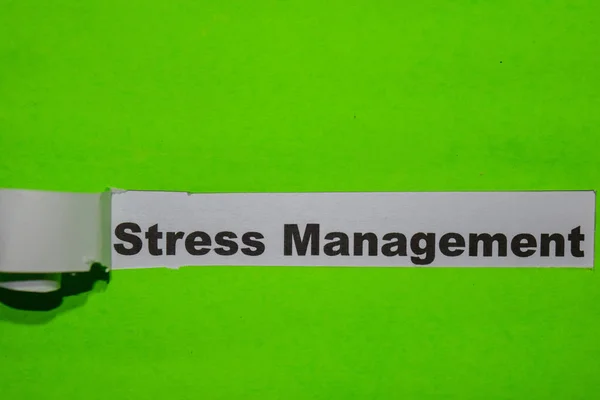 ストレス管理 グリーンの破れた紙の教育概念 — ストック写真
