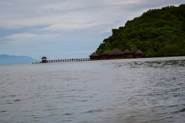 Yalnızca editoryal kullanım; Yağmurdan sonra adanın kelagian Lampung şehri 'nin defocused güzelliği. Yükleme Lampung, Endonezya Nisan 2019. Seyahat konsepti