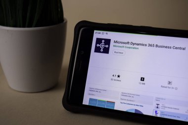 Bekasi, Batı Java, Endonezya. 5 Nisan 2019: Microsoft Dynamics 365 Iş merkezi geliştirme uygulaması akıllı telefon ekranında. Dynamics 365, Microsoft Corporation tarafından geliştirilen ücretsiz bir web tarayıcısıdır