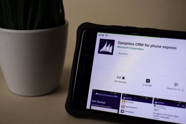 Bekasi, Batı Java, Endonezya. 5 Nisan 2019: Smartphone ekranında Phone Express dev uygulaması için Dynamics CRM. Dynamics CRM, Microsoft Corporation tarafından geliştirilen ücretsiz bir web tarayıcısıdır