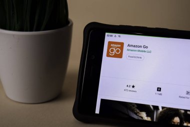 Bekasi, Batı Java, Endonezya. 5 Nisan 2019: Smartphone ekranında Amazon go dev uygulaması. Amazon go Amazon Mobile LLC tarafından geliştirilen ücretsiz bir web tarayıcısıdır